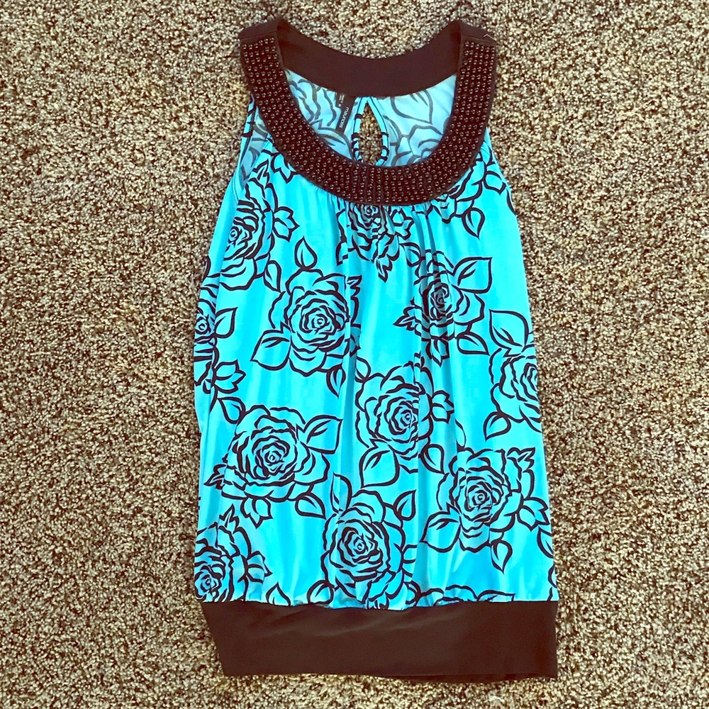 Sleeveless dress shirt